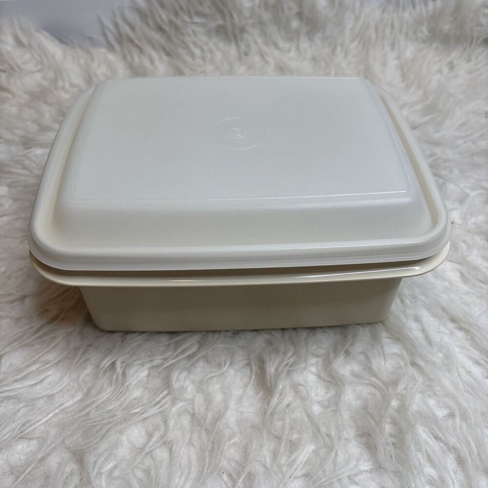 Vintage Tupperware Freeze-N-Save Food Storge Container 1254-11  Lid 1255-6 Beige